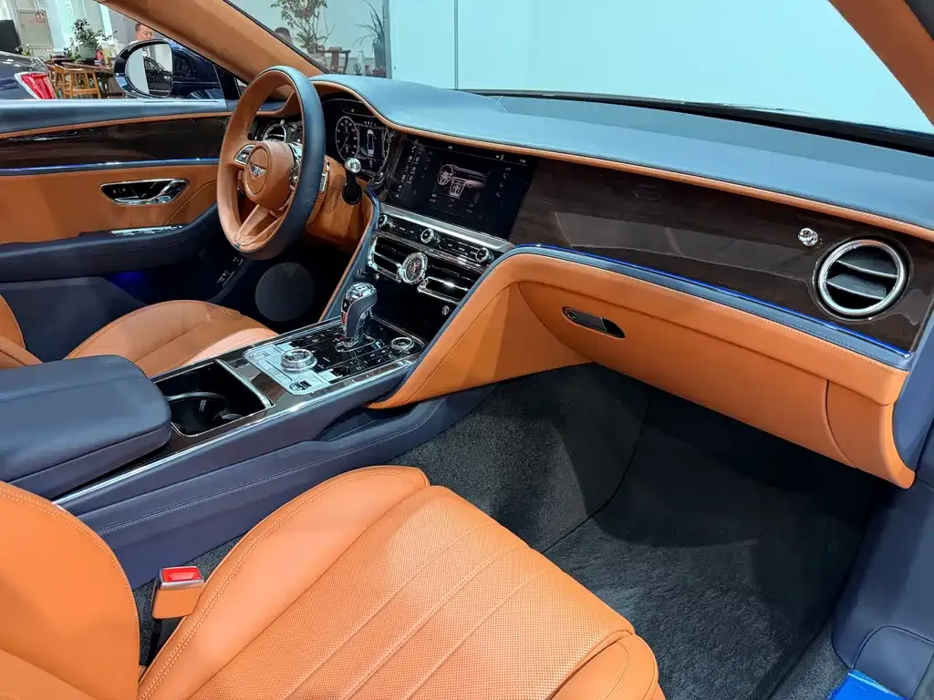 Bentley Flying Spur — фото 5