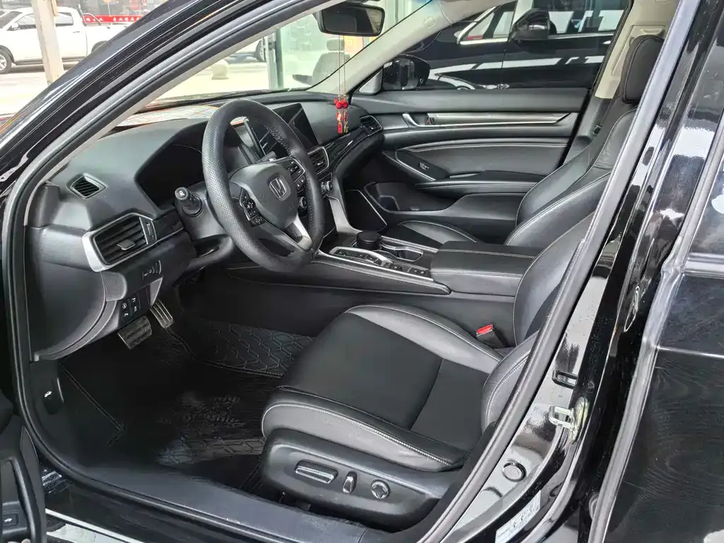 Honda Accord — фото 10