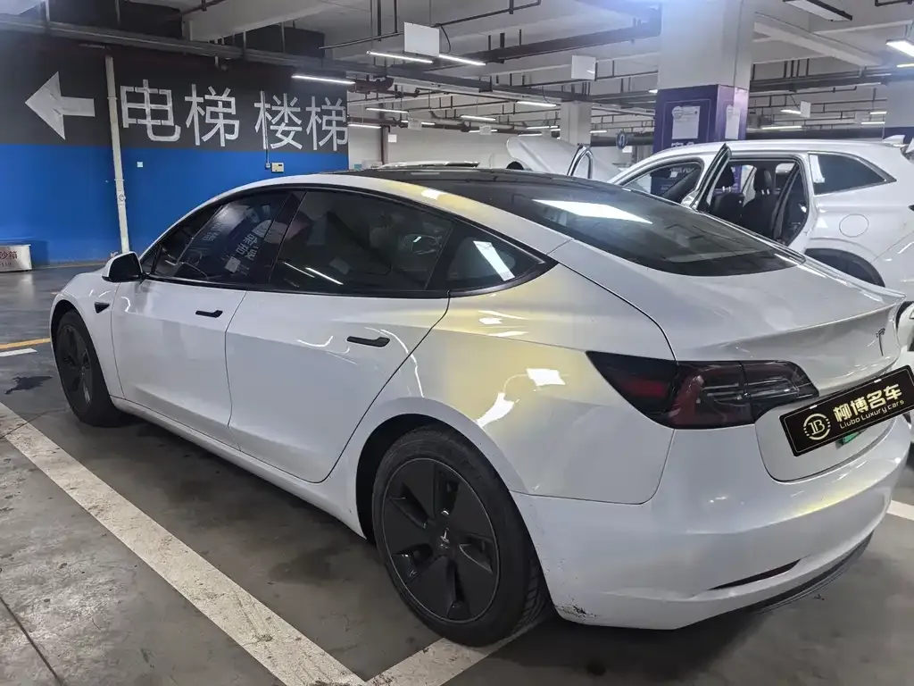 Tesla Model 3 — фото 10