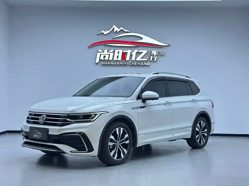 Volkswagen Tiguan L — фото 1
