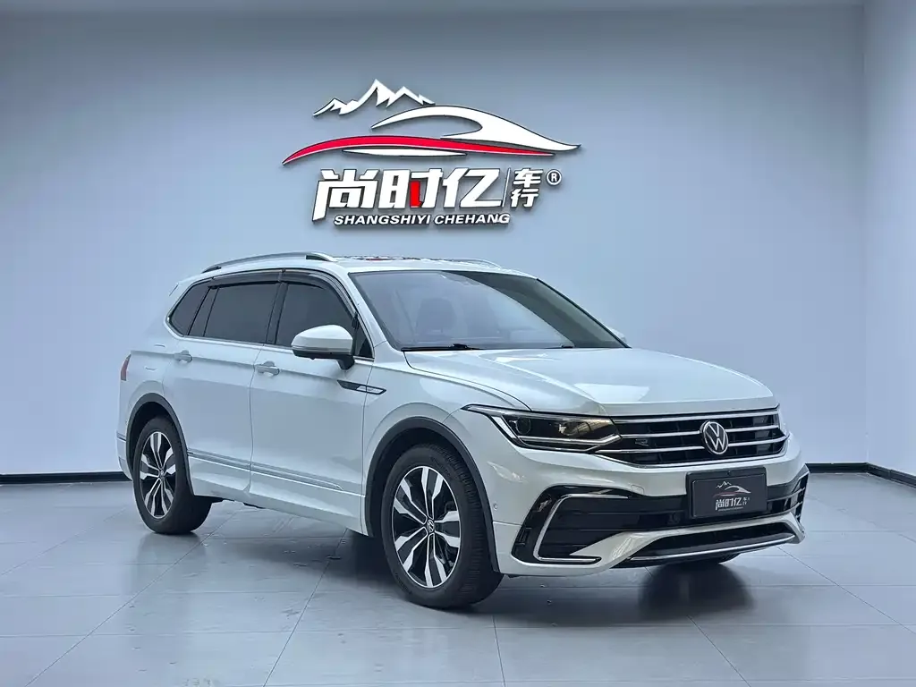 Volkswagen Tiguan L — фото 9