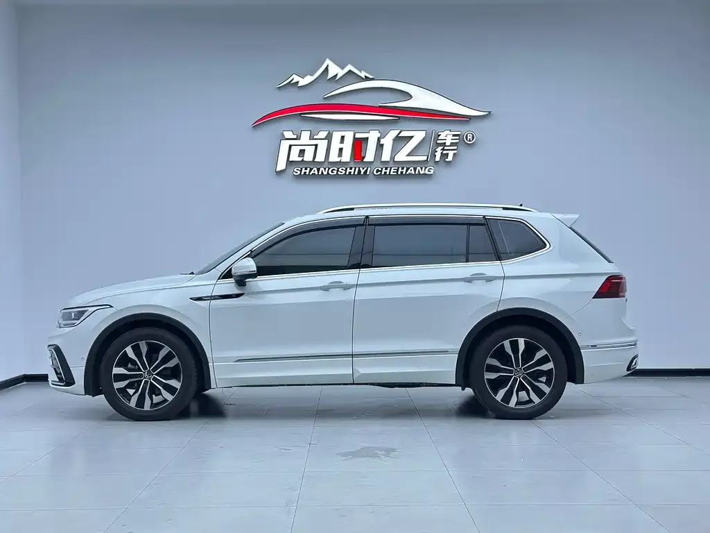 Volkswagen Tiguan L — фото 8