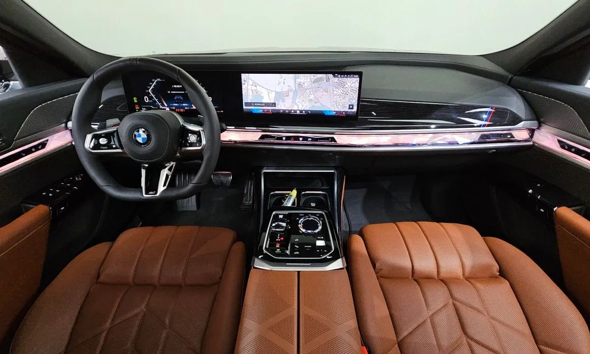 BMW 7-Series — фото 10