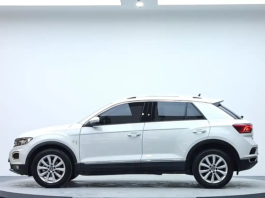 Volkswagen T-Roc — фото 8