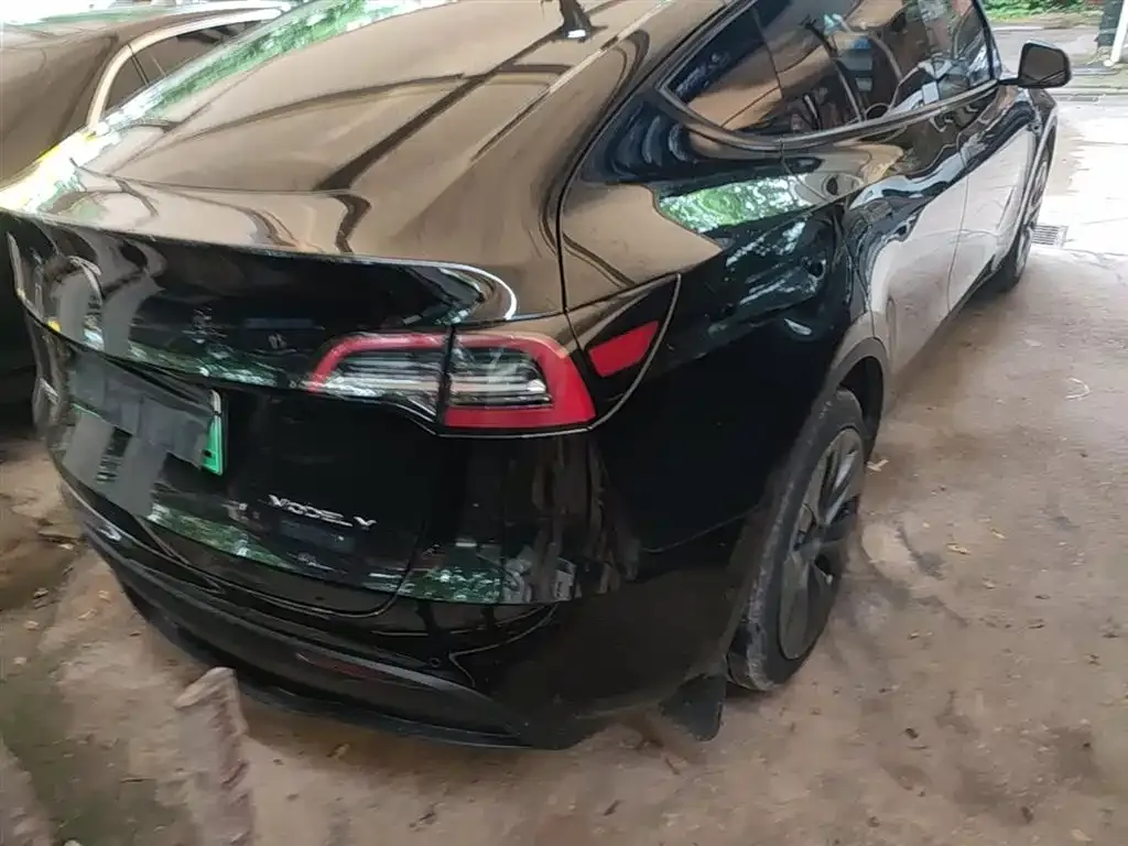 Tesla Model Y — фото 4
