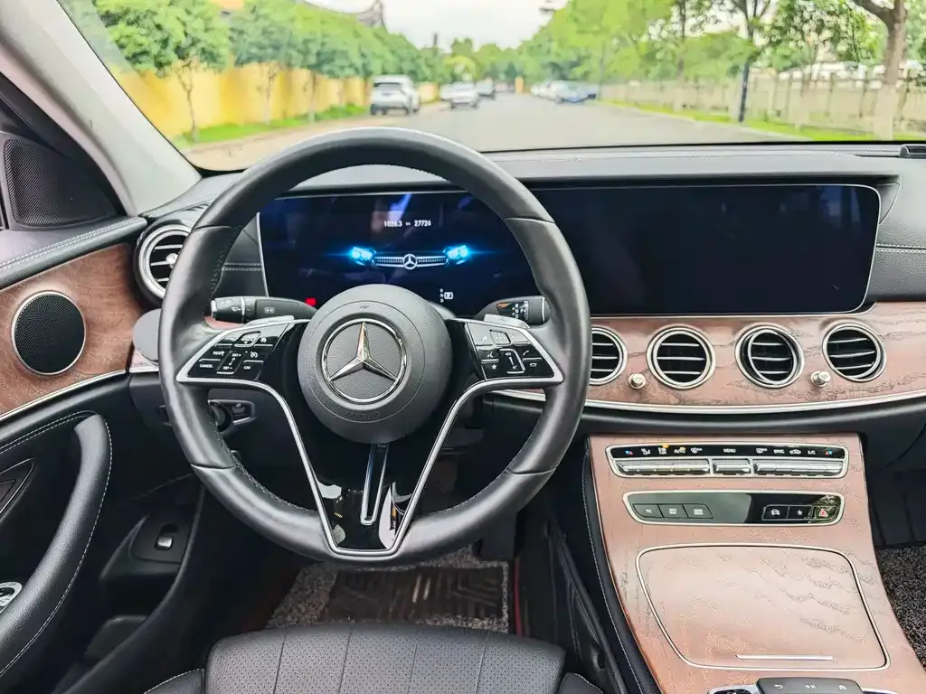 Mercedes-Benz E-Class — фото 3