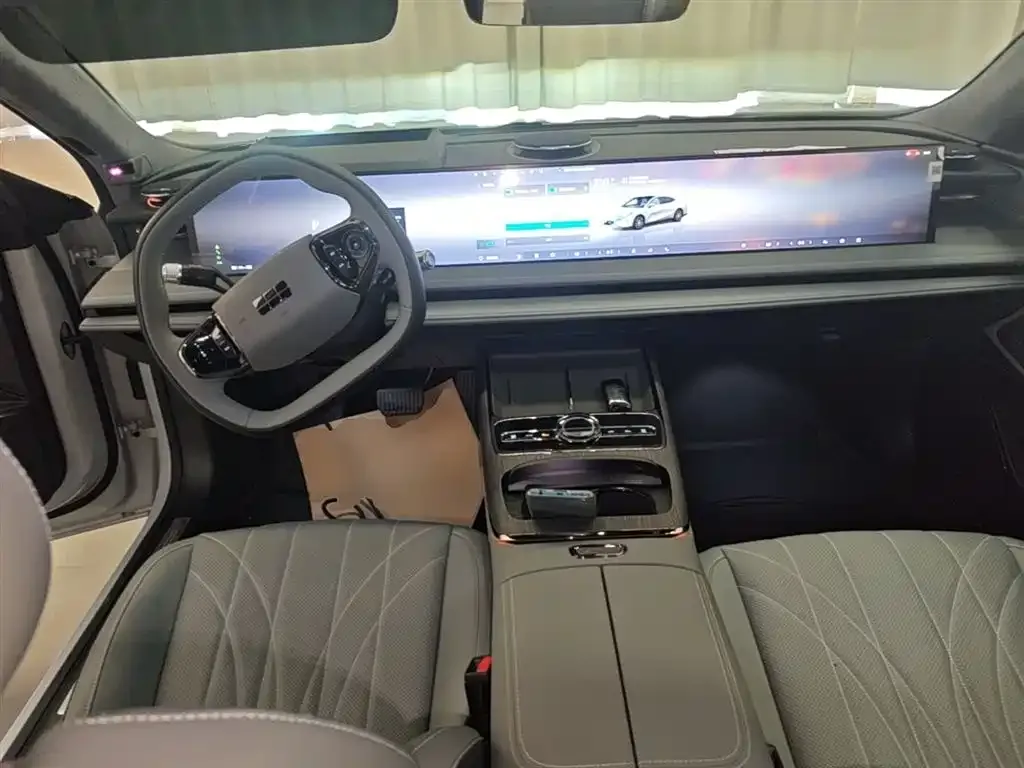 Geely Galaxy E8 — фото 10