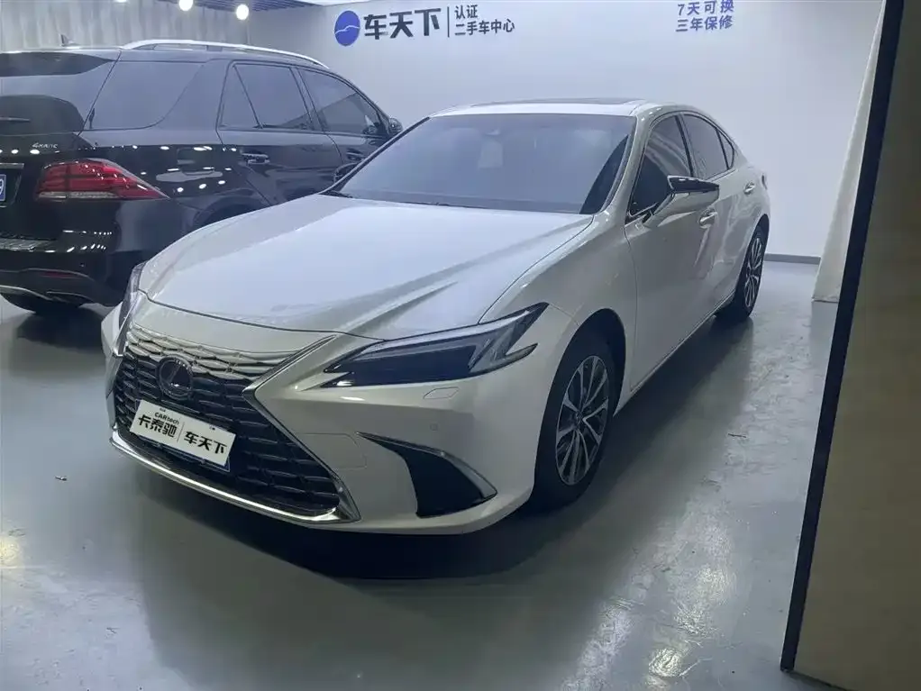 Lexus ES — фото 1
