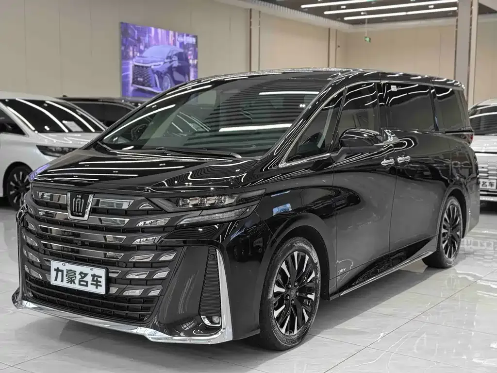 Toyota Vellfire — фото 1