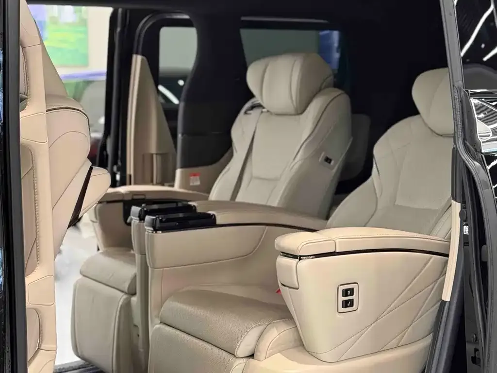 Toyota Vellfire — фото 9