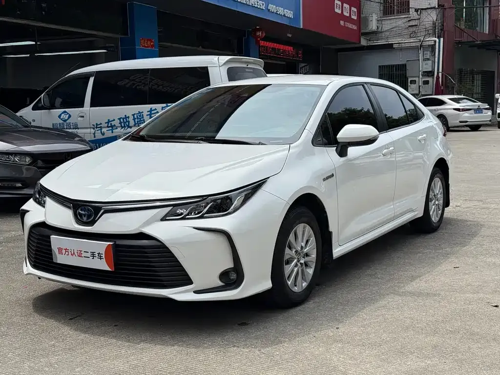 Toyota Corolla — фото 1