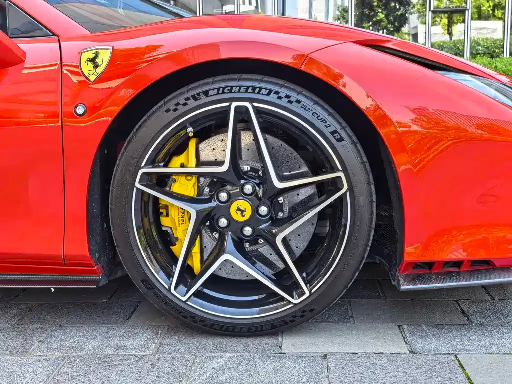 Ferrari F8 — фото 10