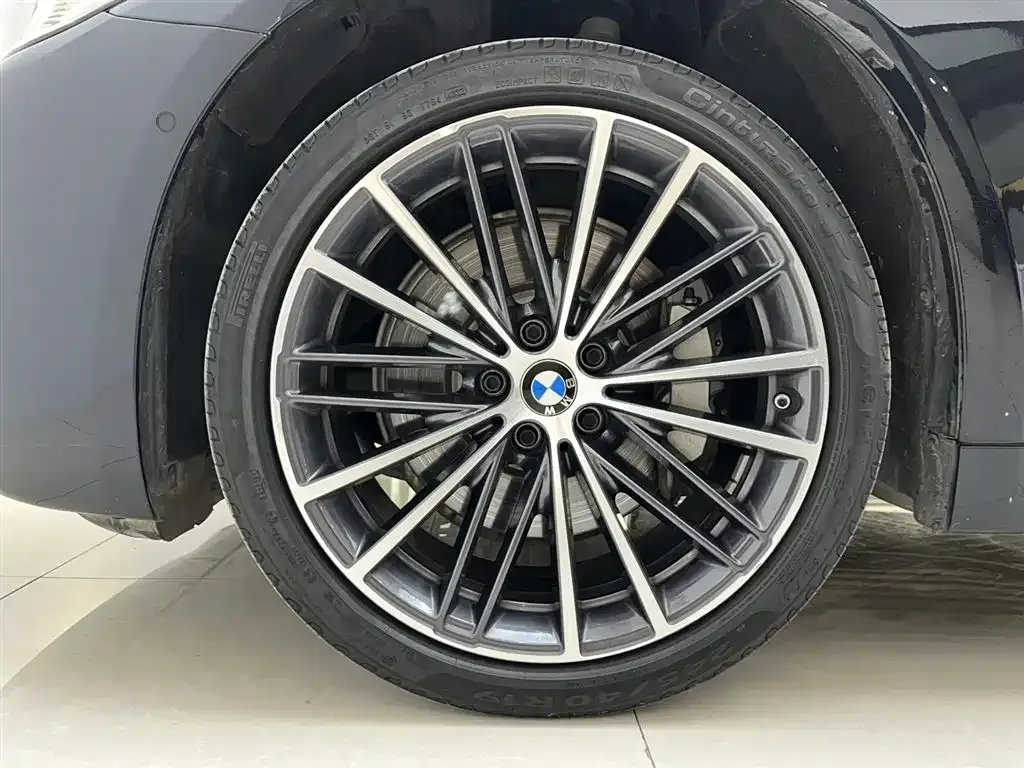 BMW 5 Series — фото 8