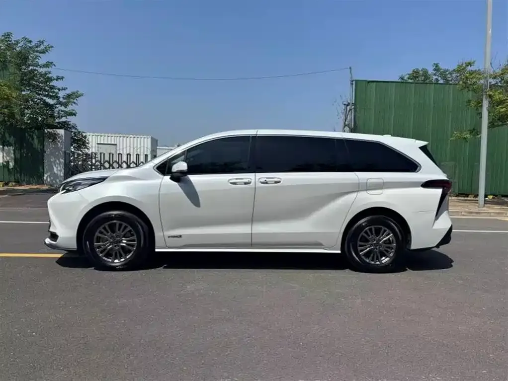 Toyota Sienna — фото 7