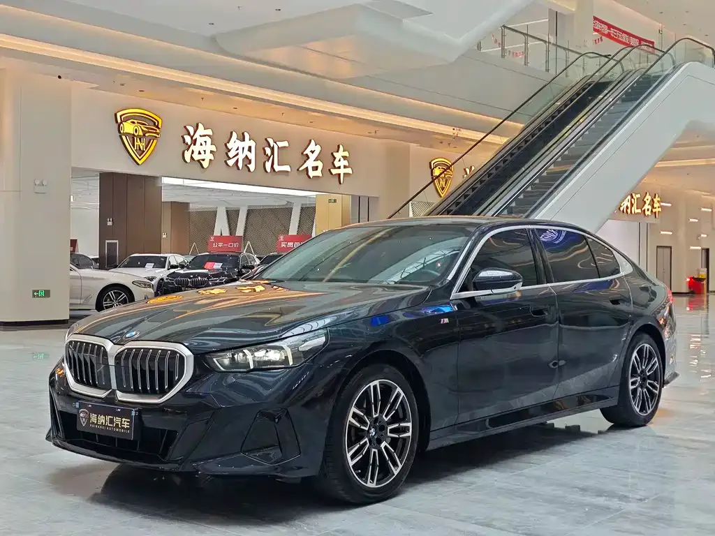 BMW 5 Series — фото 1