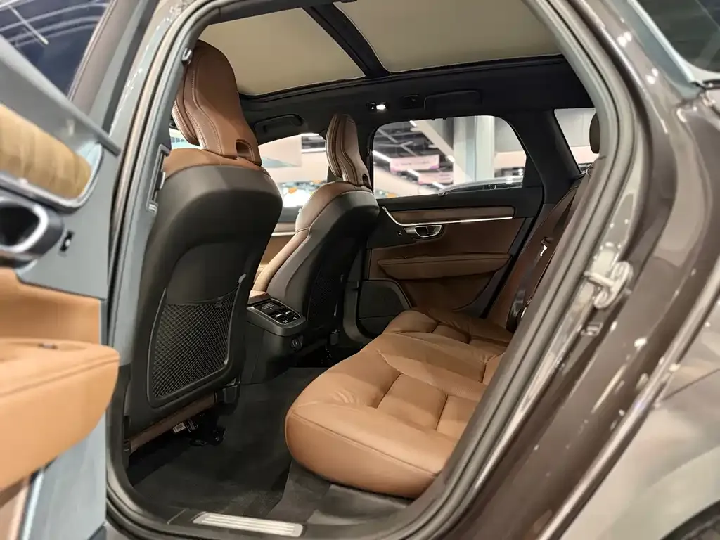 Volvo V90 2023 из CN, фото 7
