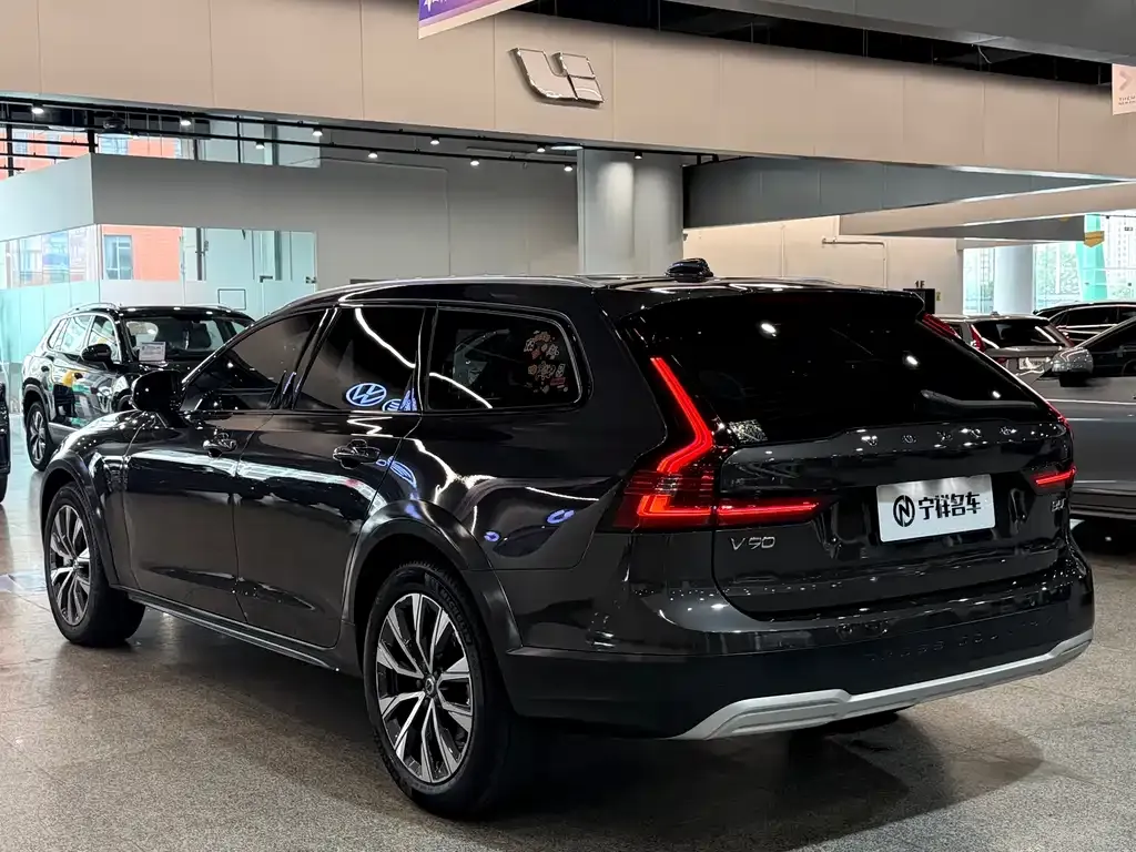 Volvo V90 2023 из CN, фото 5