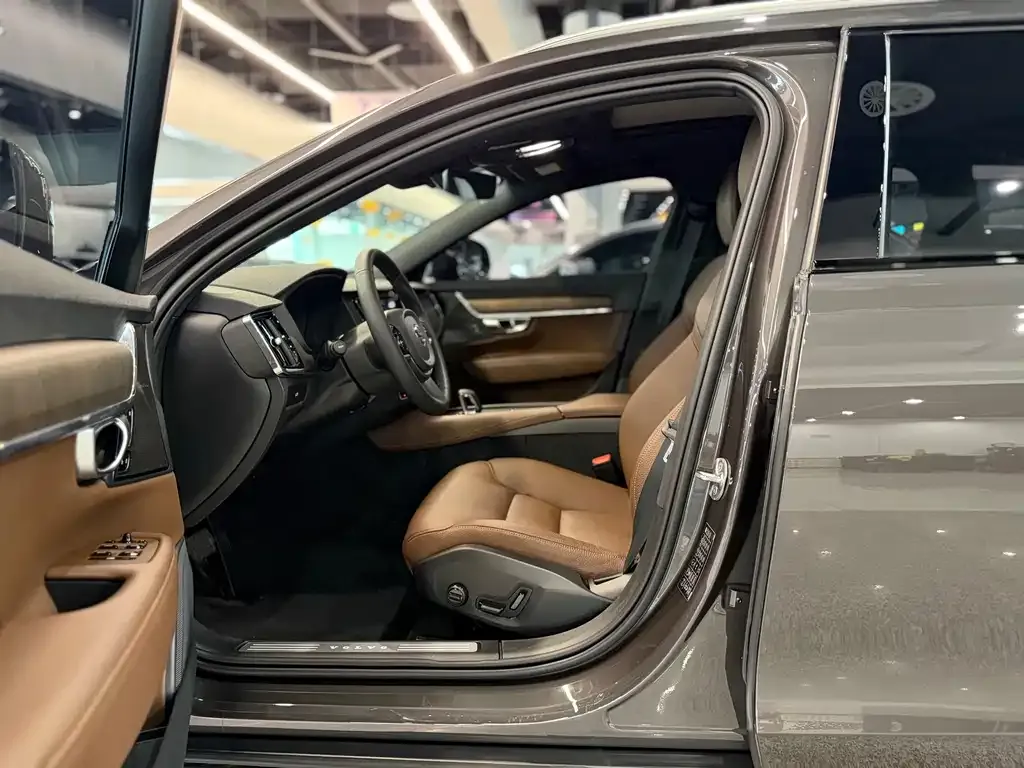 Volvo V90 2023 из CN, фото 4