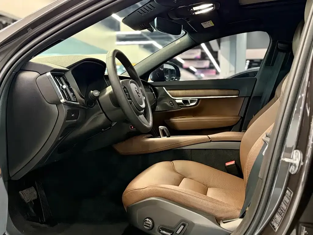 Volvo V90 2023 из CN, фото 2