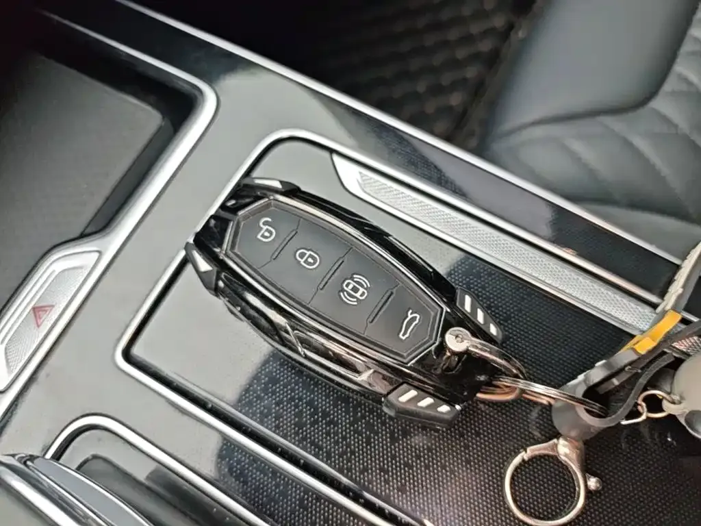 Hongqi HS5 — фото 8