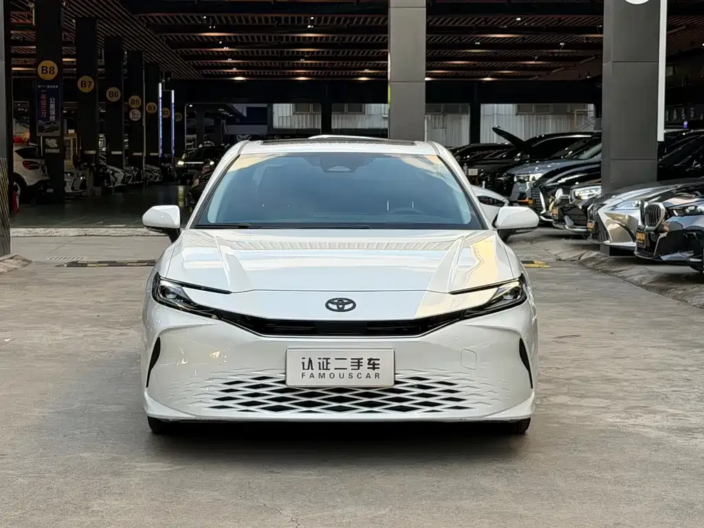Toyota Camry — фото 6