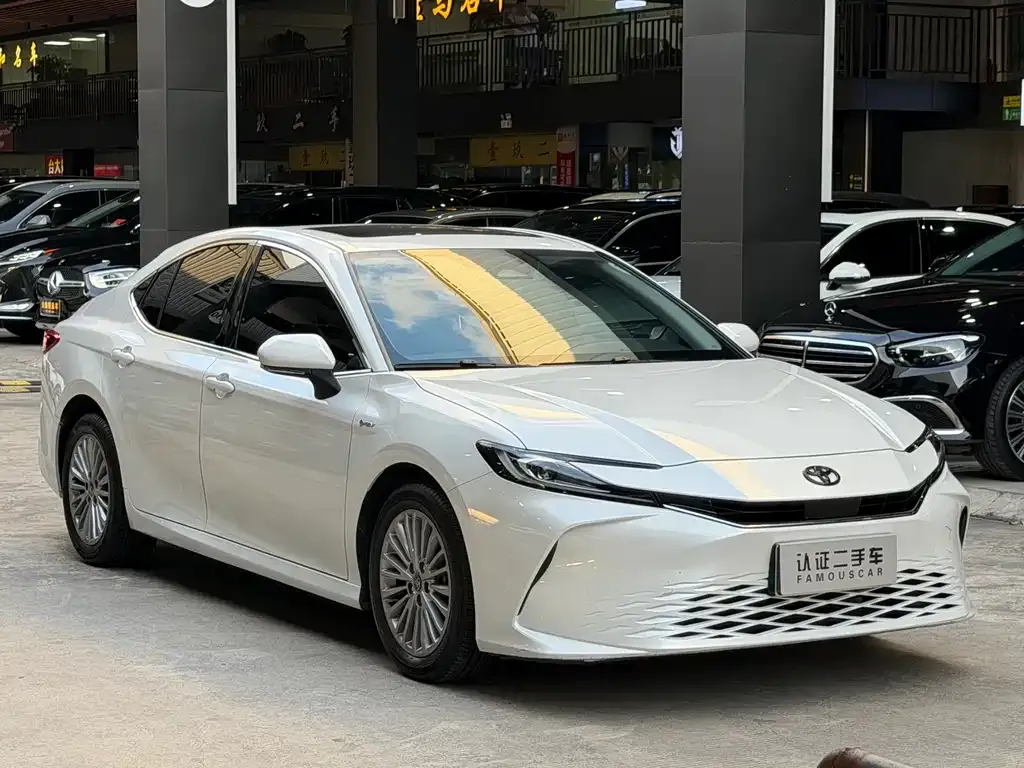 Toyota Camry — фото 4
