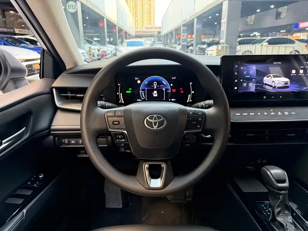 Toyota Camry — фото 8