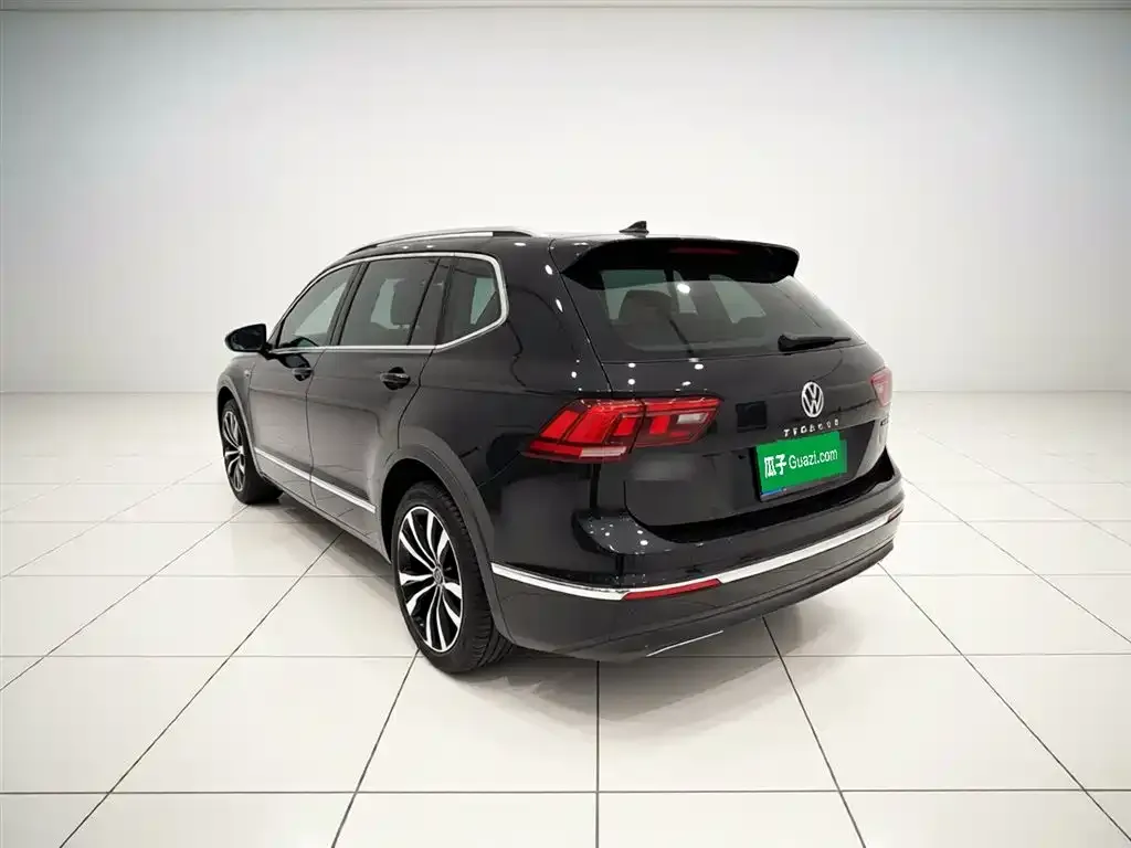 Volkswagen Tiguan L — фото 9