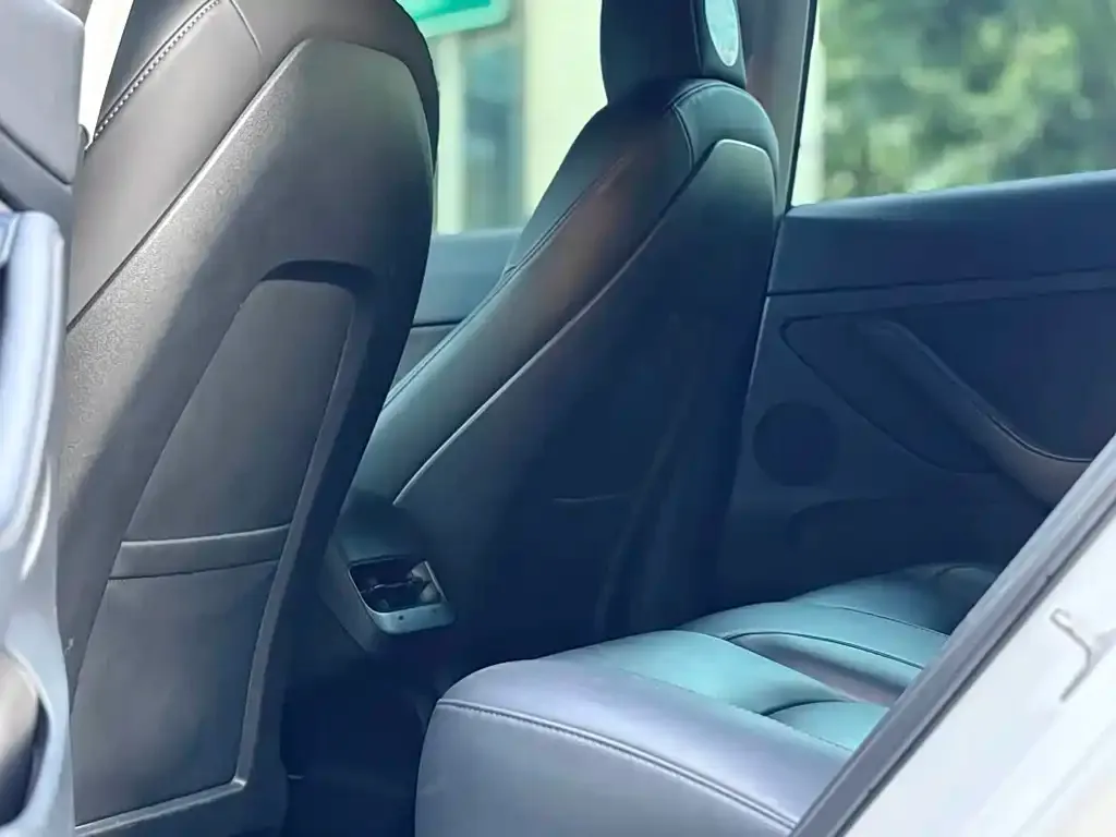 Tesla Model 3 — фото 2