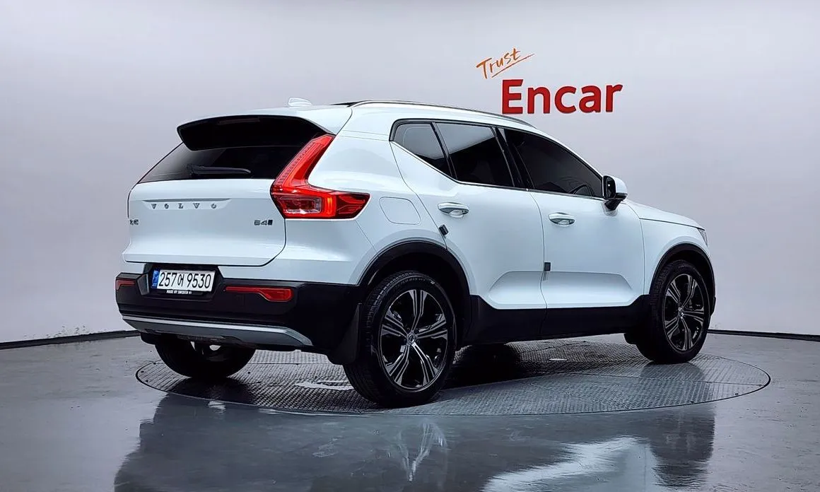 Volvo XC40 — фото 3