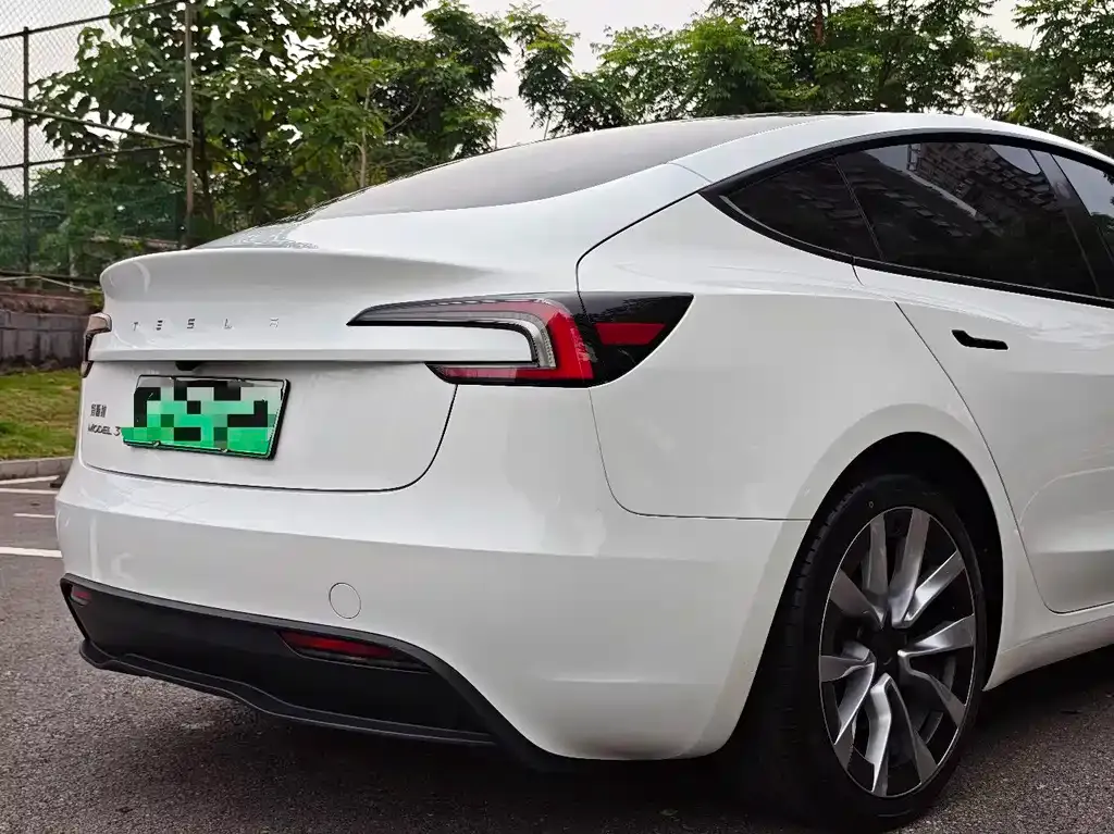 Tesla Model 3 — фото 10