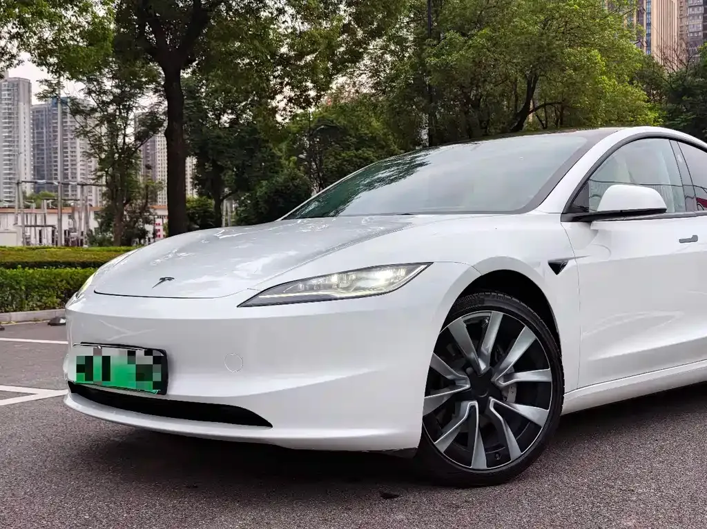 Tesla Model 3 — фото 8