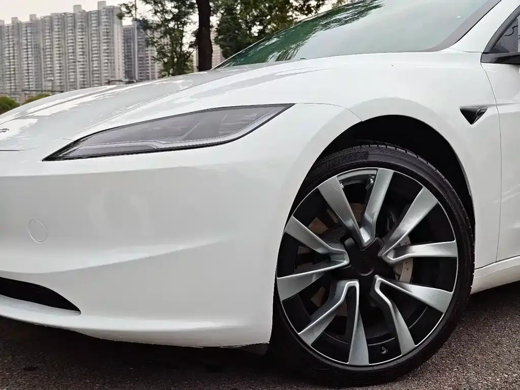 Tesla Model 3 — фото 7