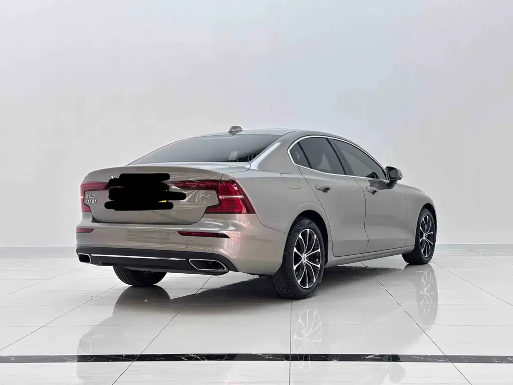 Volvo S60 — фото 6