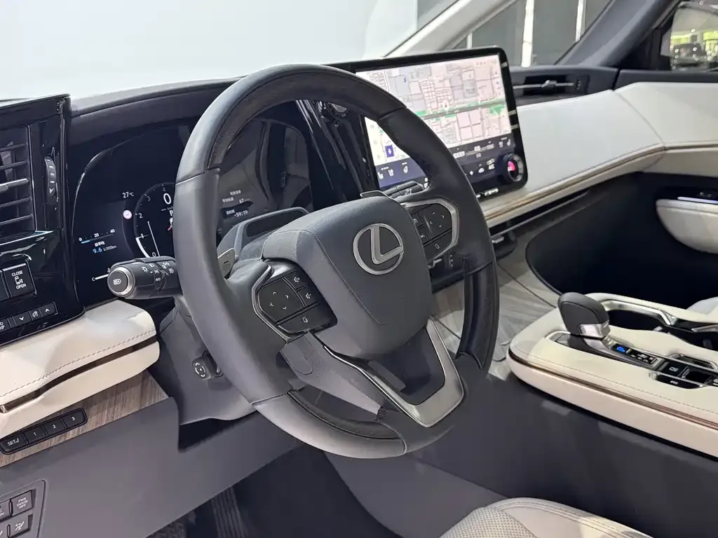 Lexus LM — фото 9