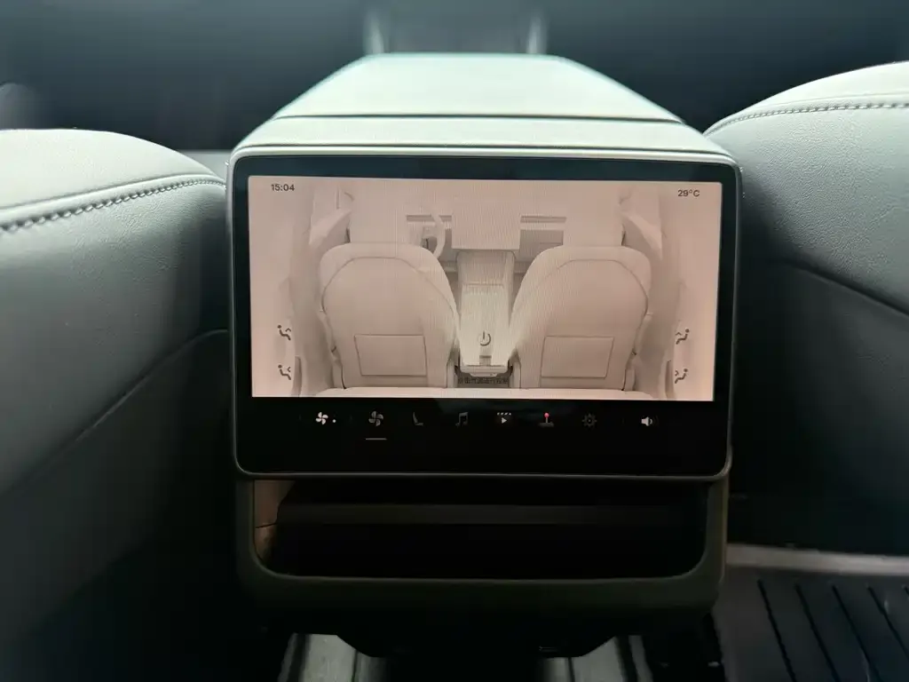 Tesla Model 3 — фото 8