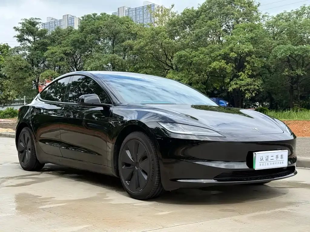 Tesla Model 3 — фото 3