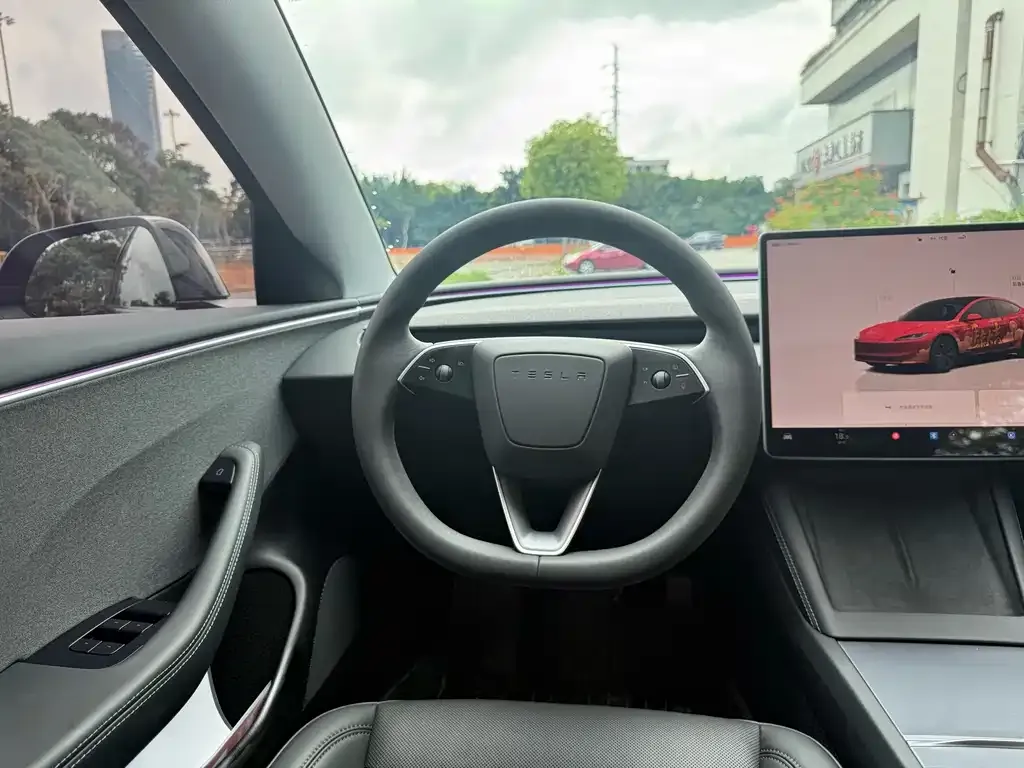 Tesla Model 3 — фото 4