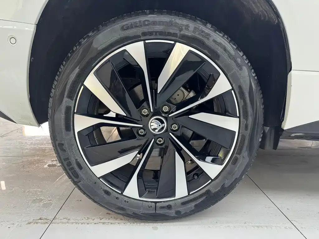 Skoda Karoq — фото 9