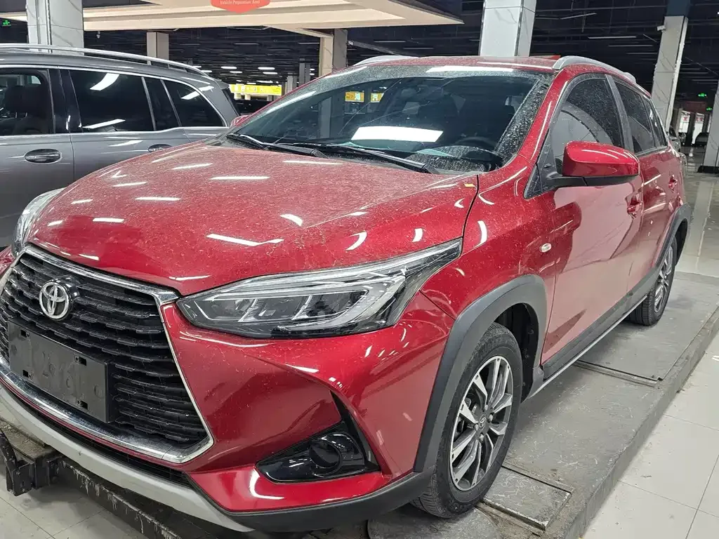 Toyota Yaris L — фото 1