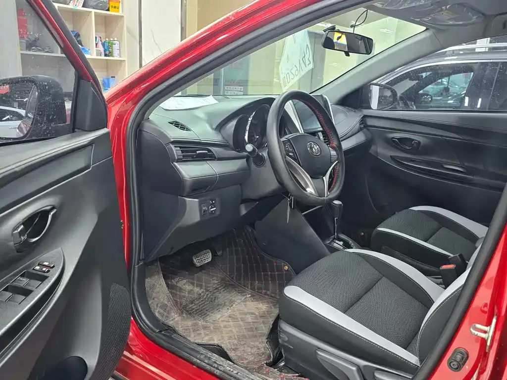 Toyota Yaris L — фото 6