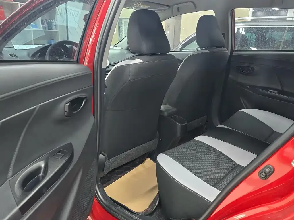Toyota Yaris L — фото 3