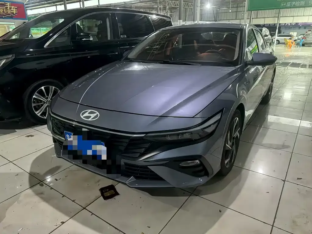 Hyundai Elantra — фото 1