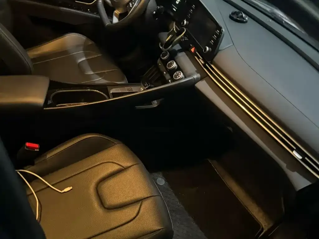 Hyundai Elantra — фото 3