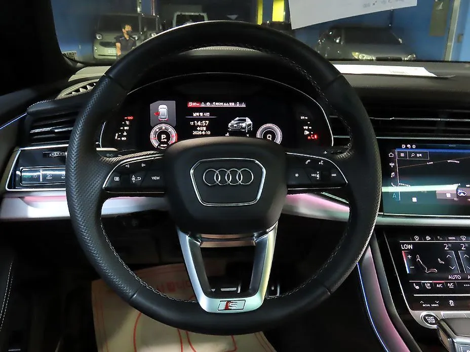 Audi Q8 2025 из KR, фото 9