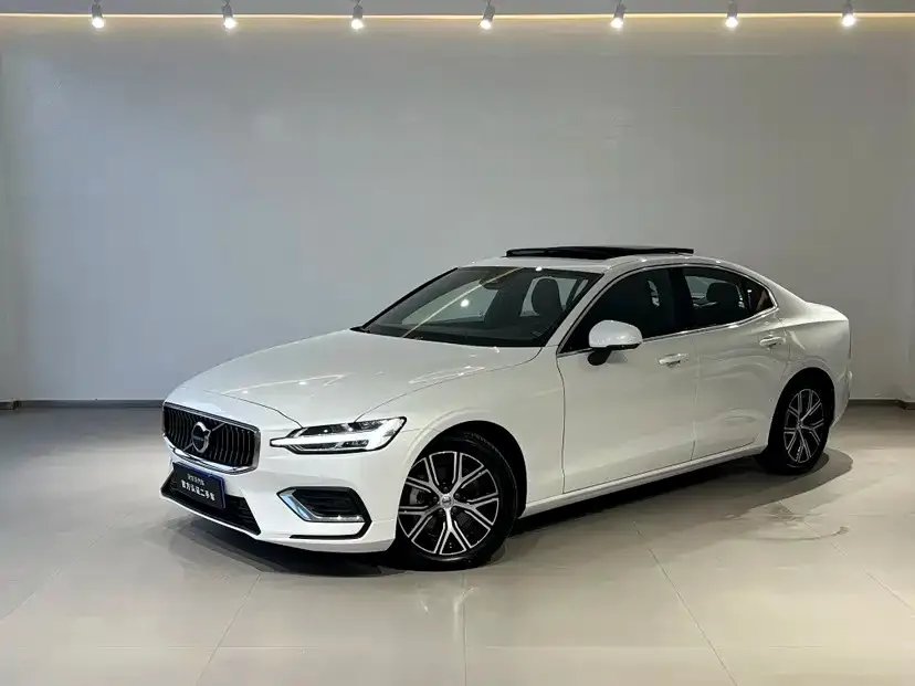 Volvo S60 — фото 1