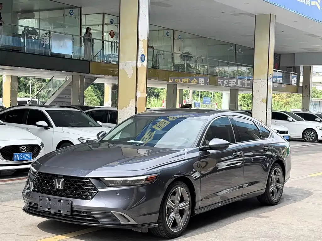 Honda Accord — фото 1