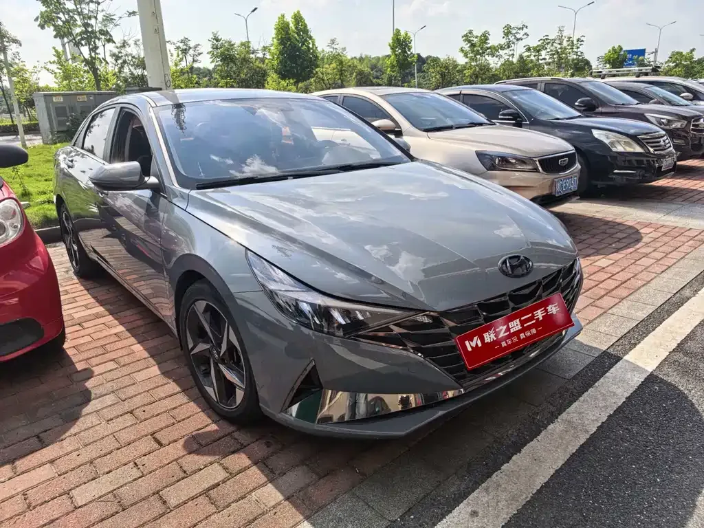 Hyundai Elantra — фото 5