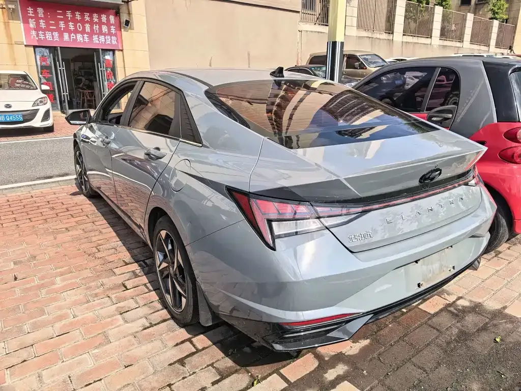 Hyundai Elantra — фото 4