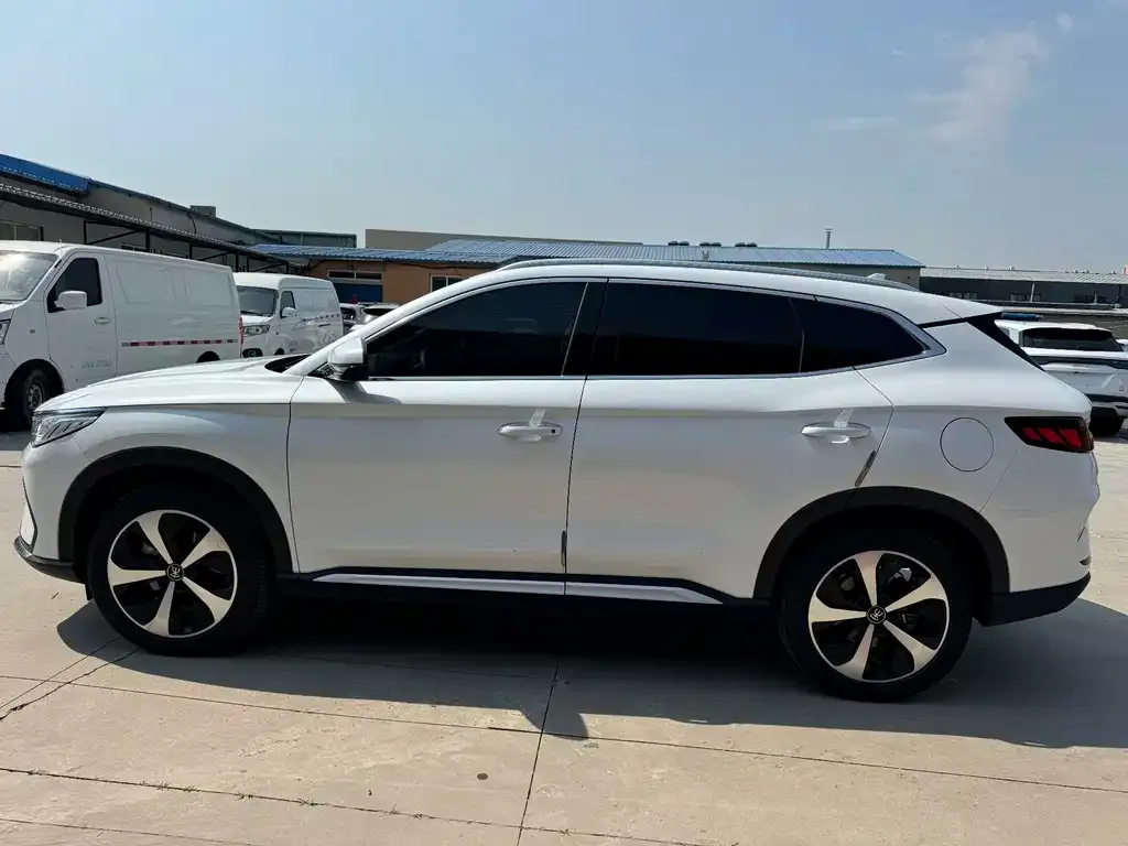 BYD PLUS New Energy — фото 3